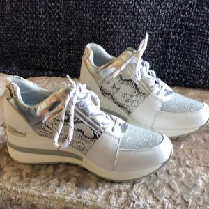 Like new Steve Madden wedge sneakers